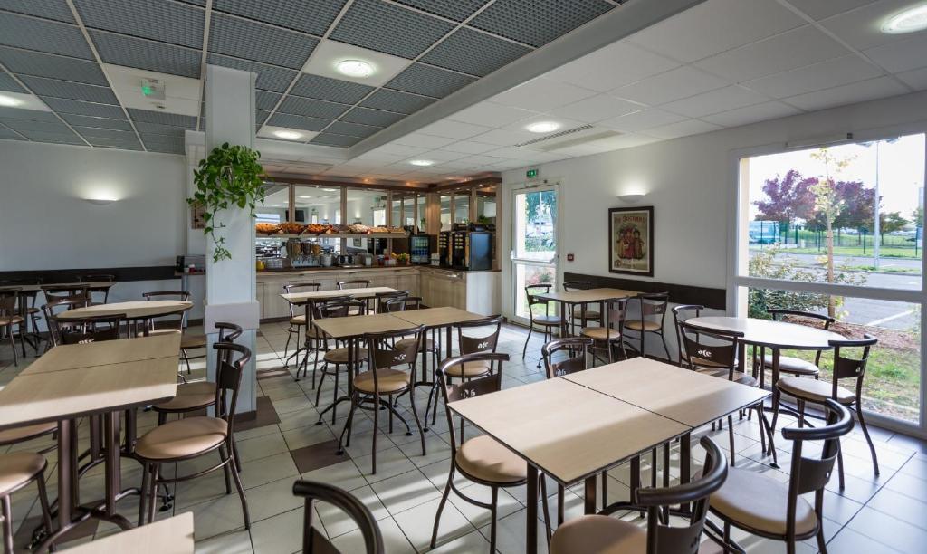 Ace Hotel Bourges Bagian luar foto