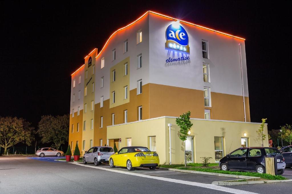 Ace Hotel Bourges Bagian luar foto