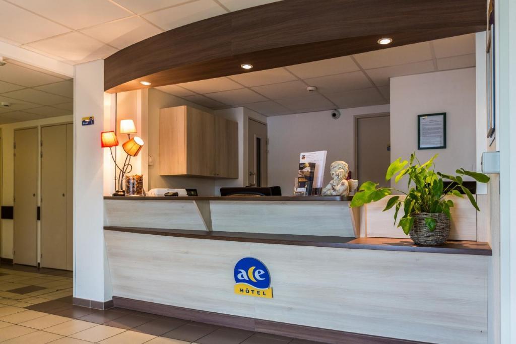 Ace Hotel Bourges Bagian luar foto